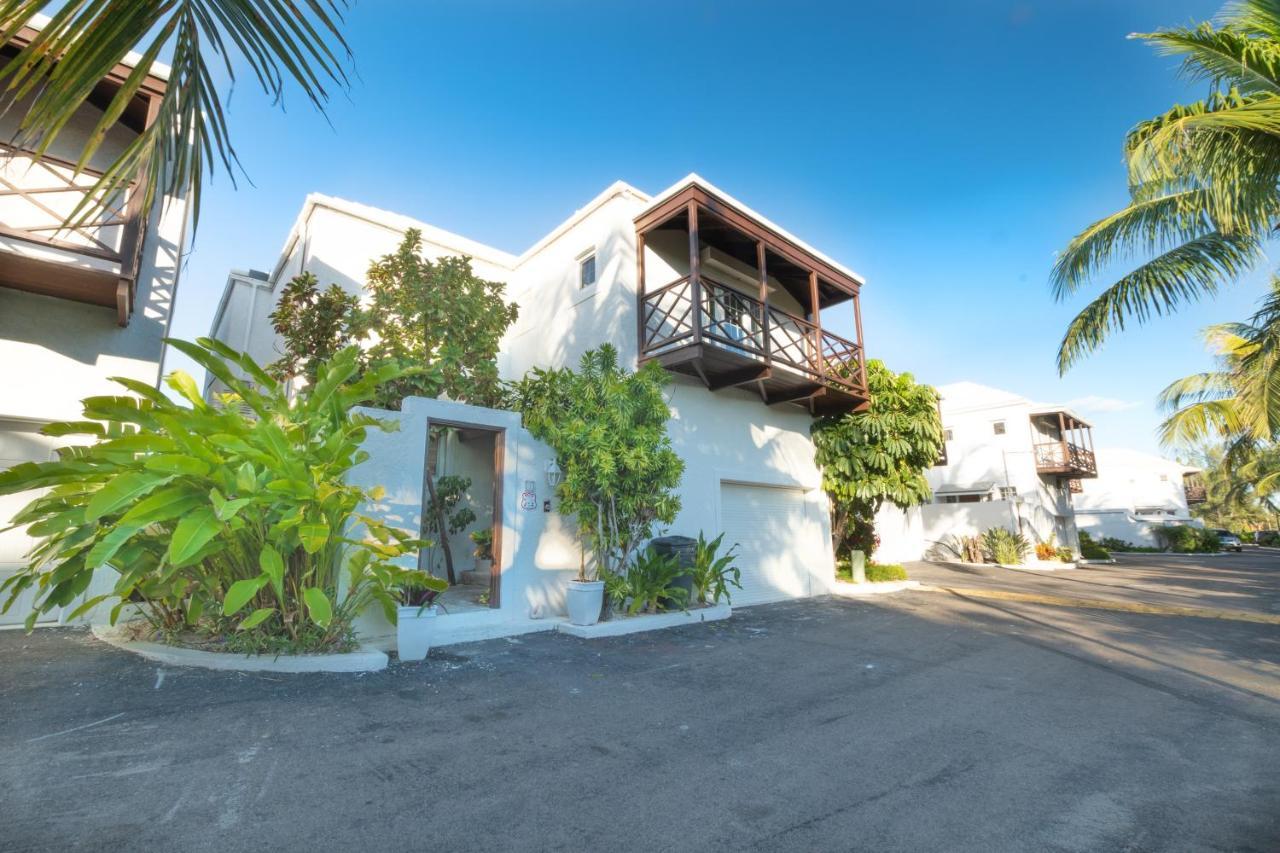 Caprice 9 - Oceanfront Villa - Gated Community With Pool Nassau Eksteriør billede